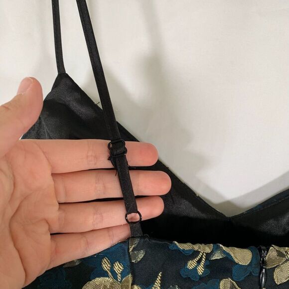 Lulu’s Dress Women’s Medium Black Floral Embroidered Sleeveless Mini Dress - Picture 9 of 9